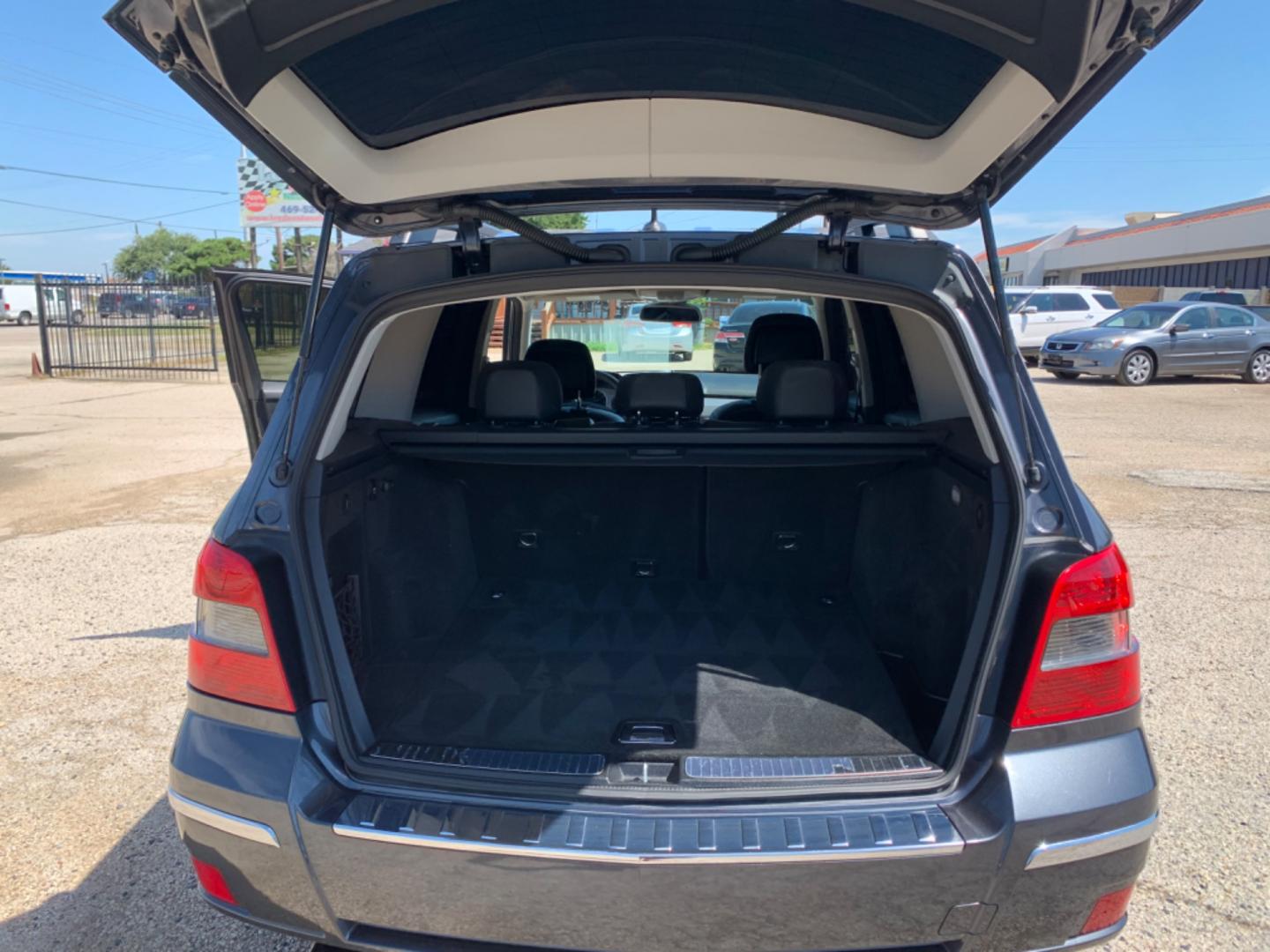 2010 Gray Mercedes-Benz G Class GLK350 (WDCGG5GB2AF) with an 6 Cylinders 3.5L FI DOHC engine, Automatic transmission, located at 1830 North Belt Line Road, Irving, TX, 75061, (469) 524-0199, 32.834373, -96.993584 - Photo#7