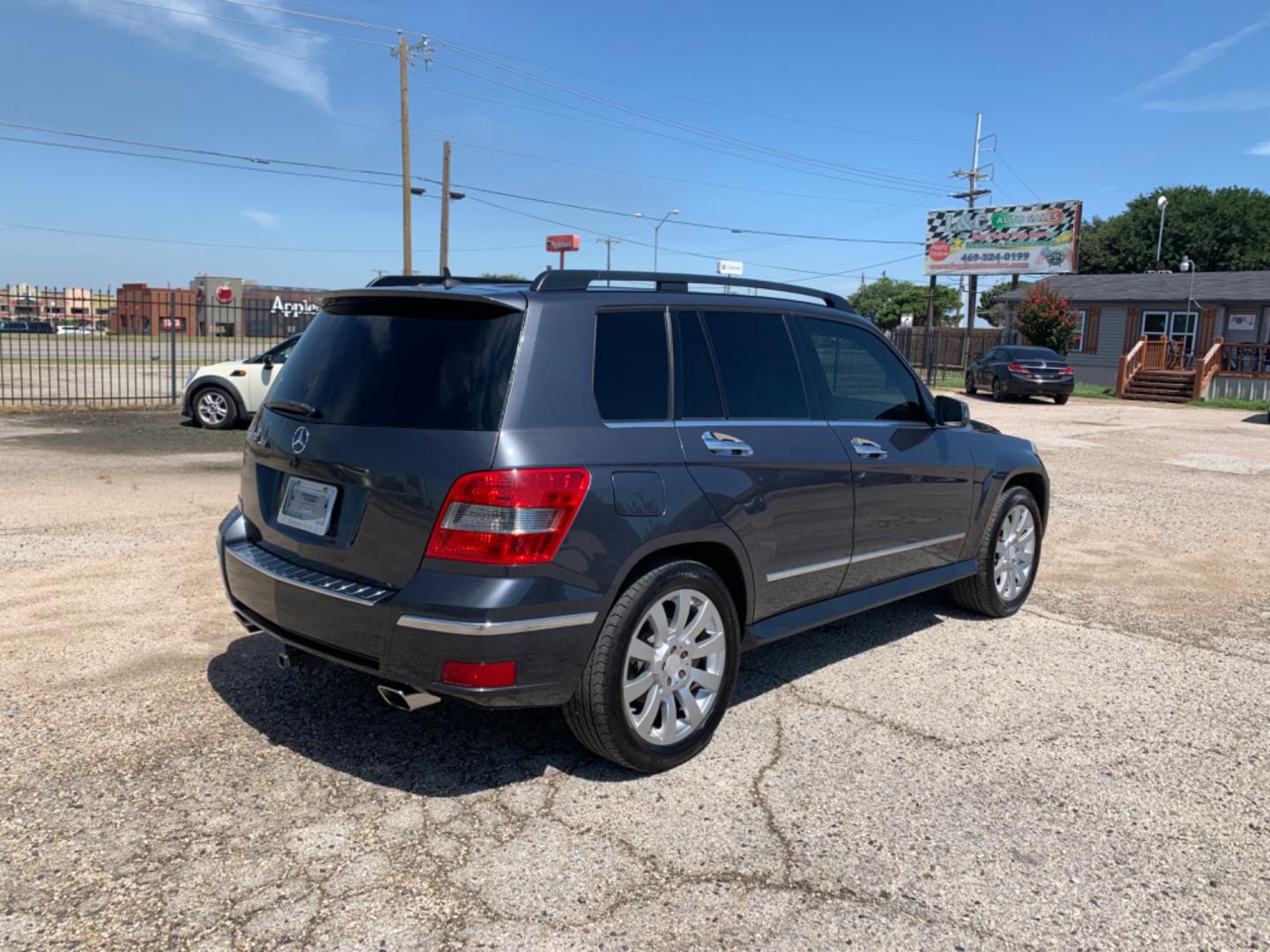 2010 Gray Mercedes-Benz G Class GLK350 (WDCGG5GB2AF) with an 6 Cylinders 3.5L FI DOHC engine, Automatic transmission, located at 1830 North Belt Line Road, Irving, TX, 75061, (469) 524-0199, 32.834373, -96.993584 - Photo#3