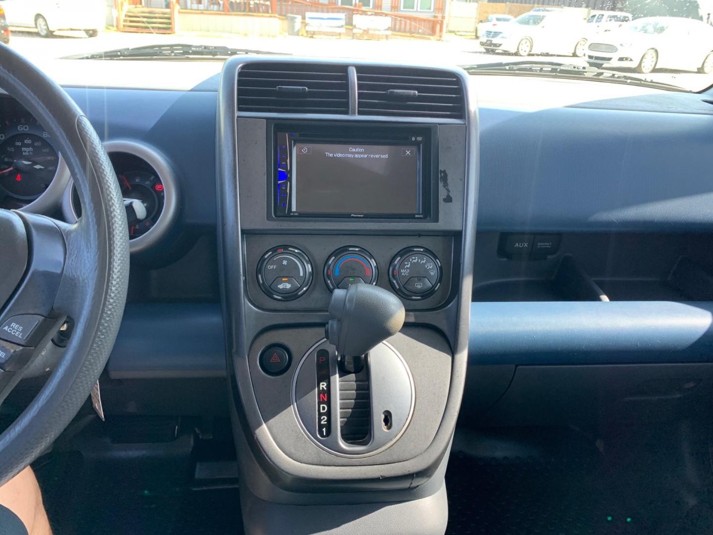 2006 /gray Honda Element EX-P 2WD AT (5J6YH18716L) with an 2.4L L4 DOHC 16V engine, Automatic transmission, located at 1830 North Belt Line Road, Irving, TX, 75061, (469) 524-0199, 32.834373, -96.993584 - Photo#11