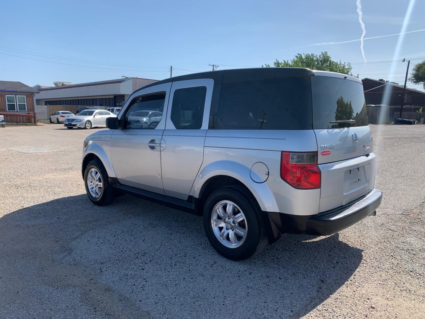 2006 /gray Honda Element EX-P 2WD AT (5J6YH18716L) with an 2.4L L4 DOHC 16V engine, Automatic transmission, located at 1830 North Belt Line Road, Irving, TX, 75061, (469) 524-0199, 32.834373, -96.993584 - Photo#15