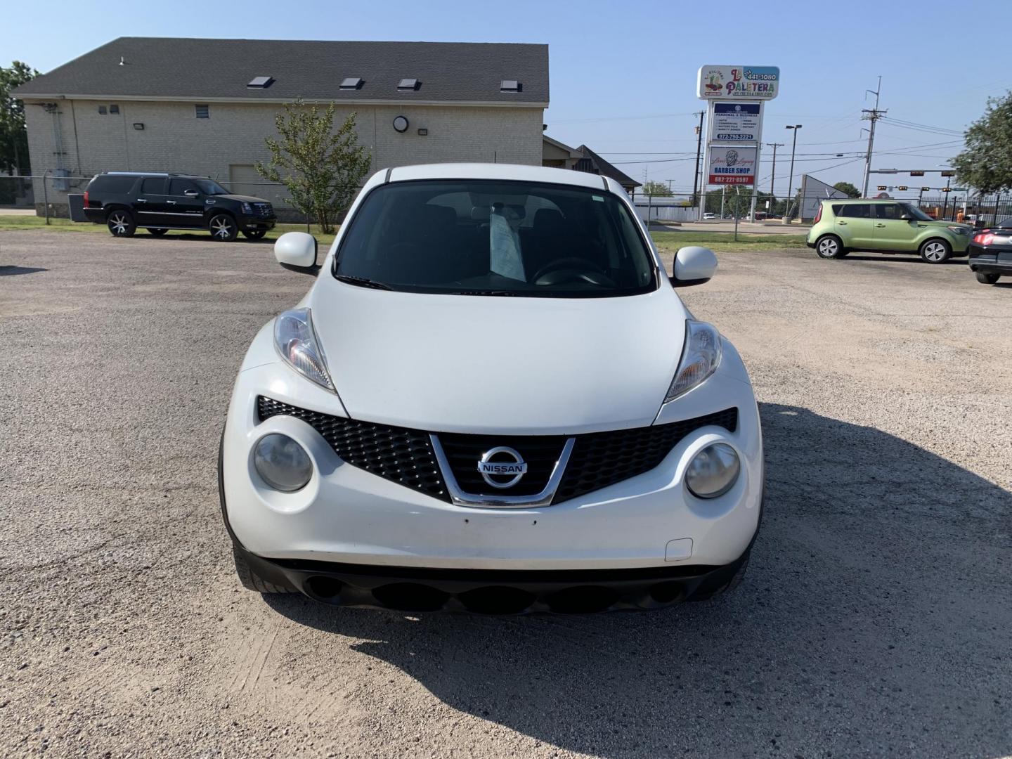 2014 White /Black Nissan Juke S FWD (JN8AF5MR5ET) with an 1.6L L4 DOHC 16V engine, Automatic transmission, located at 1830 North Belt Line Road, Irving, TX, 75061, (469) 524-0199, 32.834373, -96.993584 - Photo#1