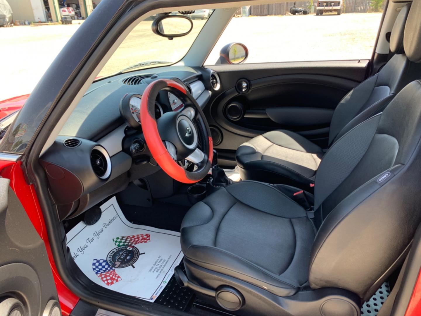 2009 Red /Black Mini Clubman Base (WMWML33599T) with an 1.6L L4 DOHC 16V engine, Automatic transmission, located at 1830 North Belt Line Road, Irving, TX, 75061, (469) 524-0199, 32.834373, -96.993584 - Photo#7