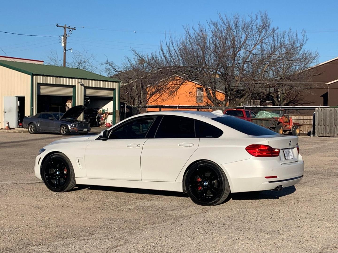 2016 White /Red BMW 4-Series Gran Coupe 428i SULEV (WBA4A9C59GG) with an 2.0L L4 DOHC 16V engine, 8A transmission, located at 1830 North Belt Line Road, Irving, TX, 75061, (469) 524-0199, 32.834373, -96.993584 - Owners personal vehicle. Runs and drives perfect! Rebuilt Title CASH ONLY CASH ONLY CASH ONLY CASH ONLY - Photo#9