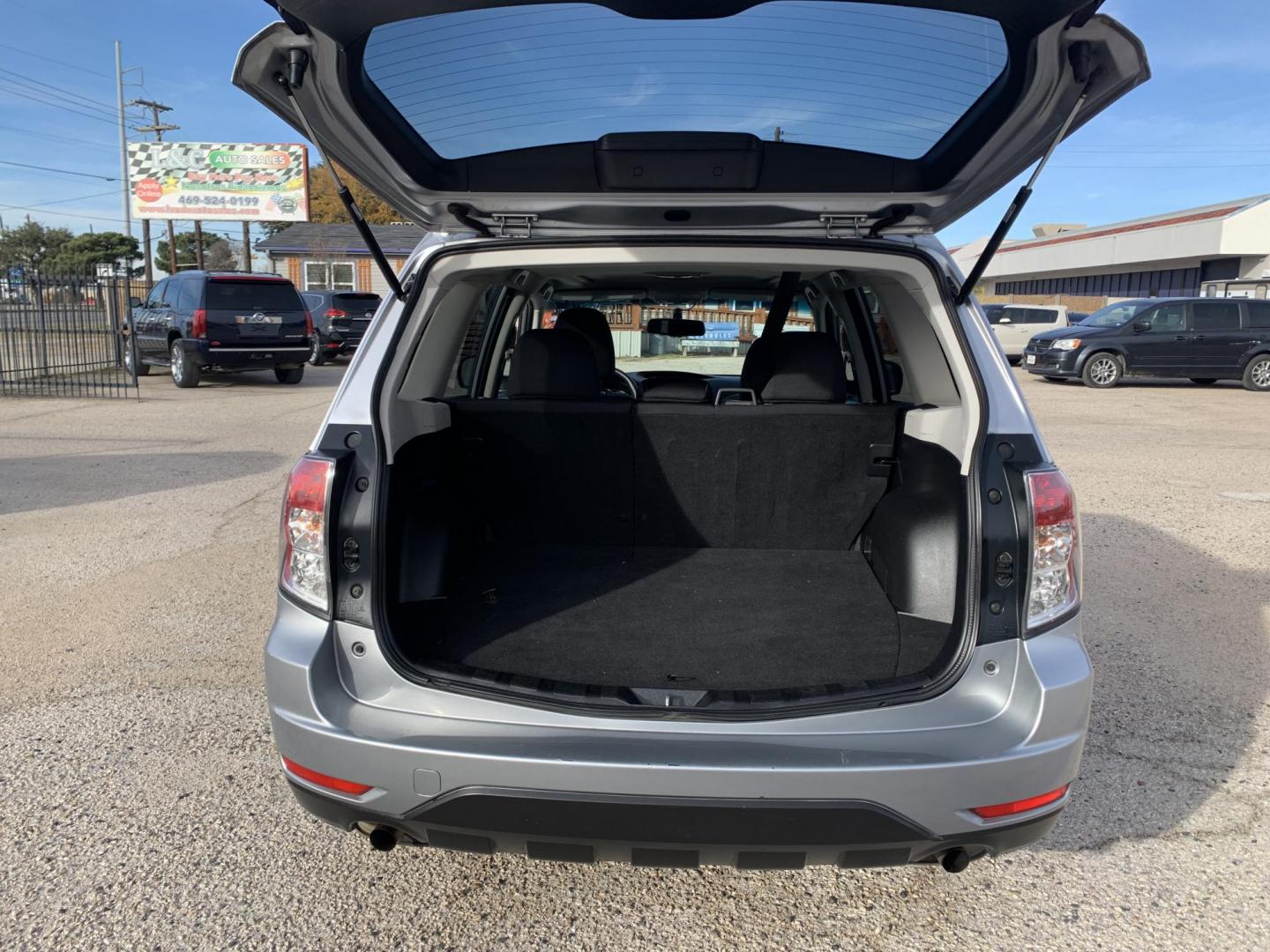 2012 Silver /Black Subaru Forester 2.5X Premium (JF2SHBCC7CH) with an 2.5L H4 SOHC 16V engine, Automatic transmission, located at 1830 North Belt Line Road, Irving, TX, 75061, (469) 524-0199, 32.834373, -96.993584 - Photo#8