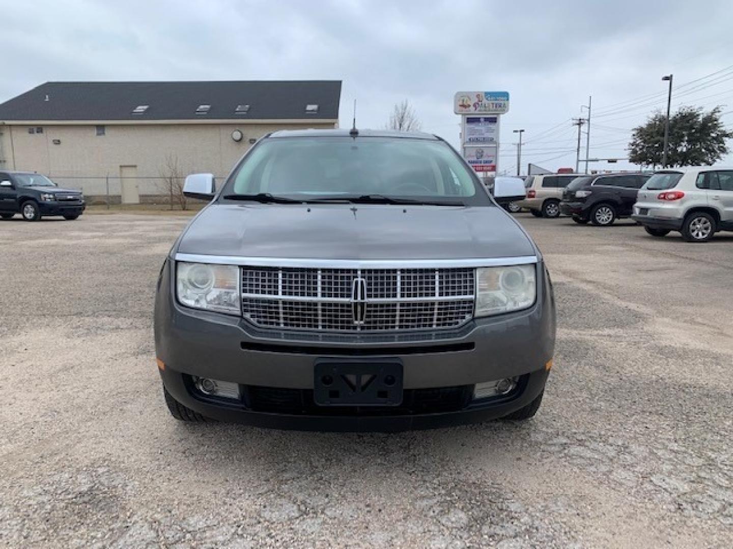 2009 Gray /Black Lincoln MKX FWD (2LMDU68C79B) with an 3.5L V6 DOHC 24V engine, Automatic transmission, located at 1830 North Belt Line Road, Irving, TX, 75061, (469) 524-0199, 32.834373, -96.993584 - Photo#1