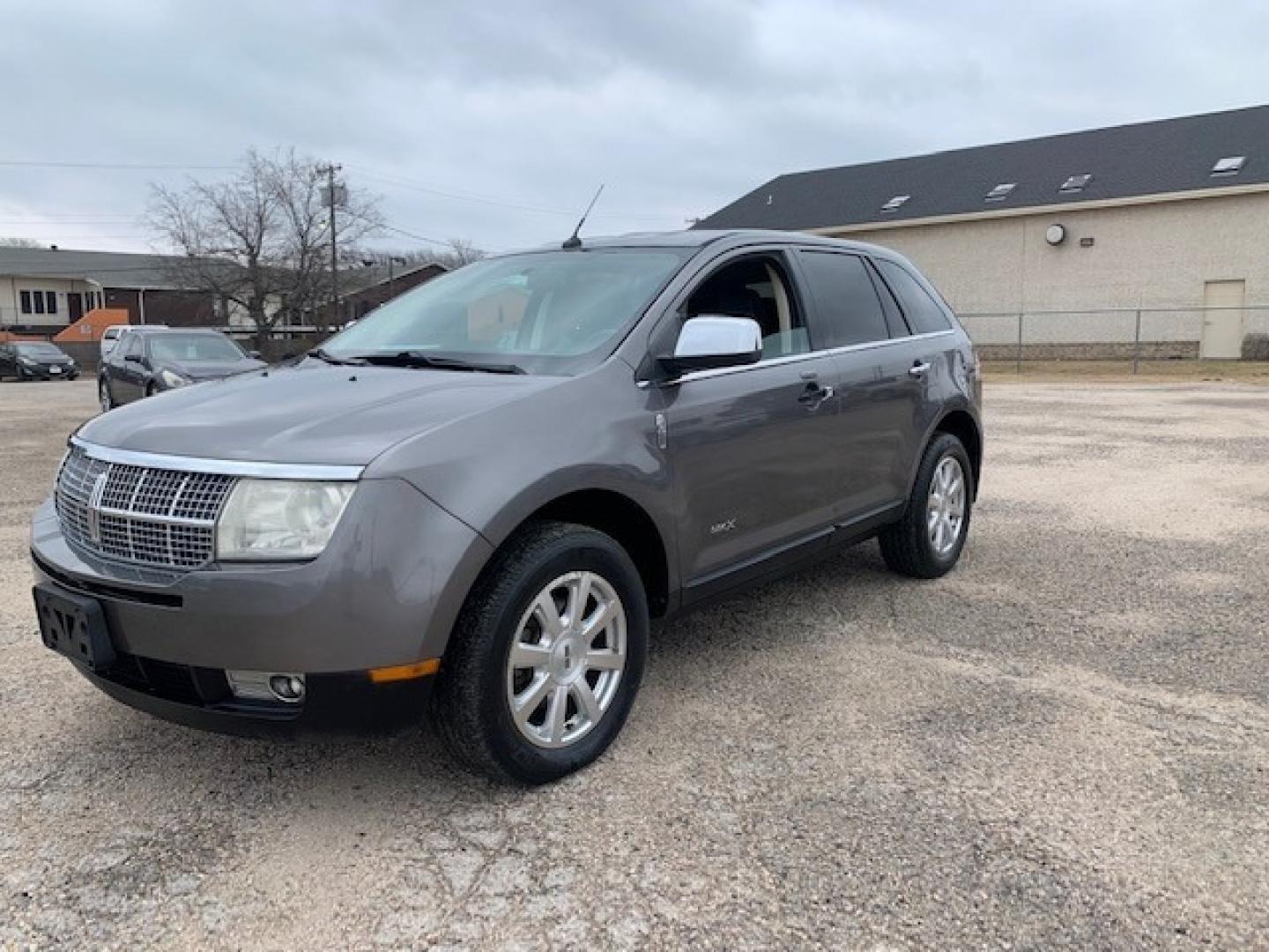 2009 Gray /Black Lincoln MKX FWD (2LMDU68C79B) with an 3.5L V6 DOHC 24V engine, Automatic transmission, located at 1830 North Belt Line Road, Irving, TX, 75061, (469) 524-0199, 32.834373, -96.993584 - Photo#2