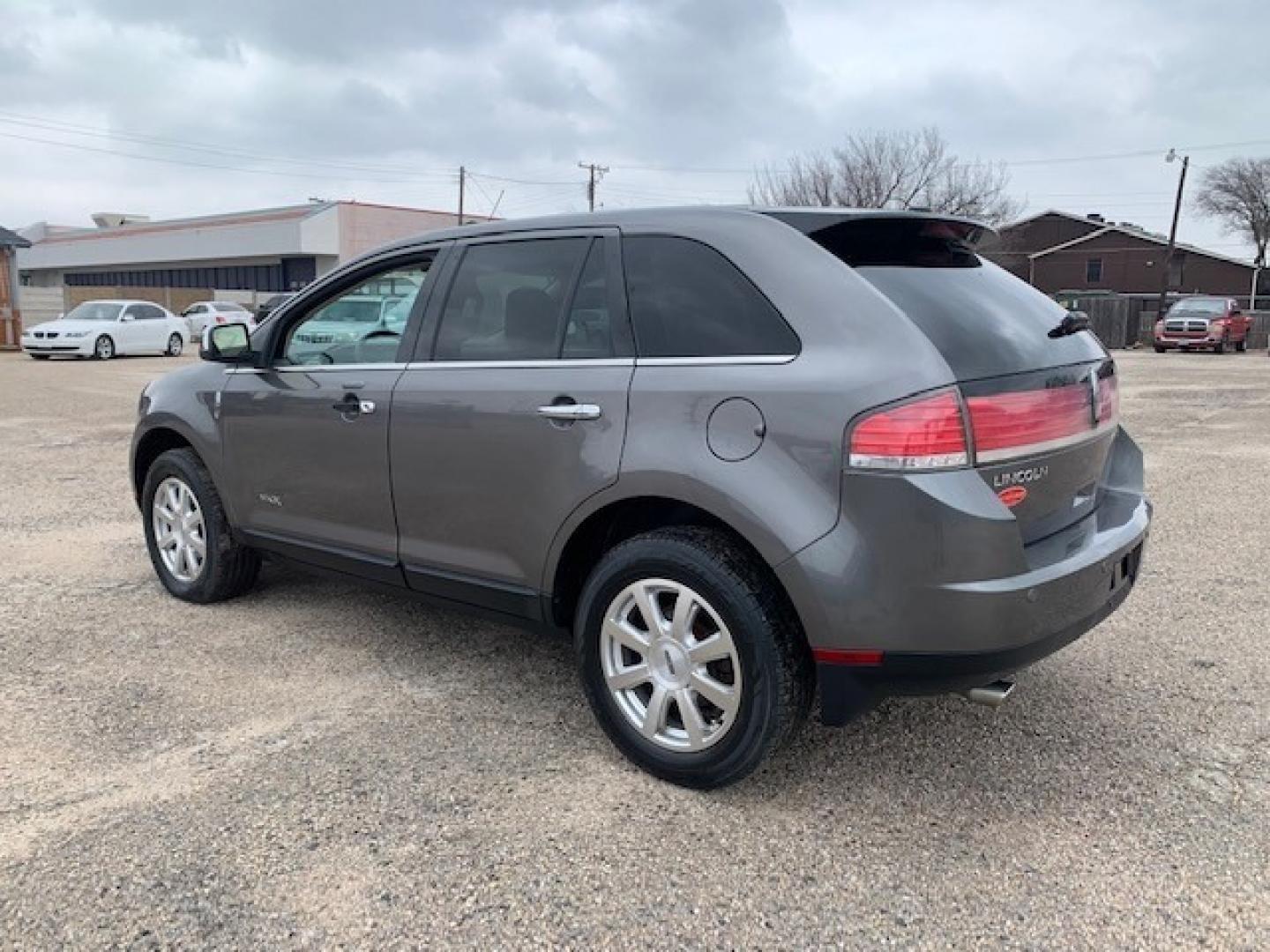 2009 Gray /Black Lincoln MKX FWD (2LMDU68C79B) with an 3.5L V6 DOHC 24V engine, Automatic transmission, located at 1830 North Belt Line Road, Irving, TX, 75061, (469) 524-0199, 32.834373, -96.993584 - Photo#3