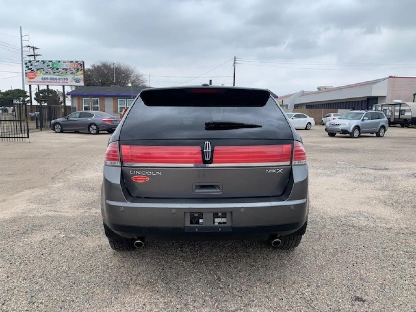 2009 Gray /Black Lincoln MKX FWD (2LMDU68C79B) with an 3.5L V6 DOHC 24V engine, Automatic transmission, located at 1830 North Belt Line Road, Irving, TX, 75061, (469) 524-0199, 32.834373, -96.993584 - Photo#4