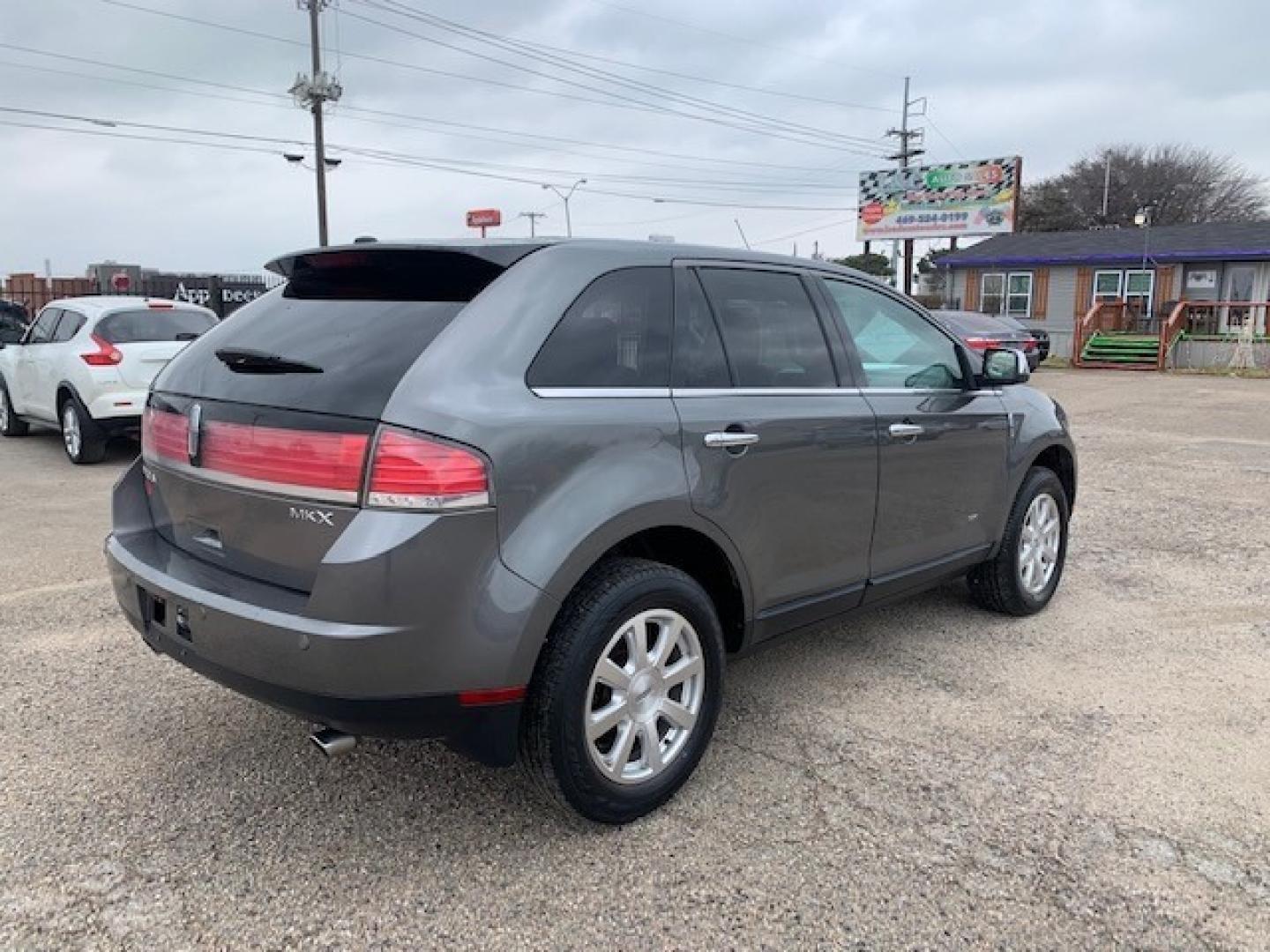 2009 Gray /Black Lincoln MKX FWD (2LMDU68C79B) with an 3.5L V6 DOHC 24V engine, Automatic transmission, located at 1830 North Belt Line Road, Irving, TX, 75061, (469) 524-0199, 32.834373, -96.993584 - Photo#5