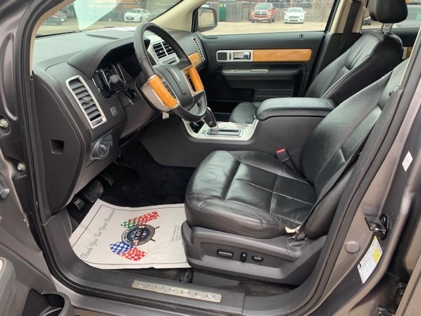 2009 Gray /Black Lincoln MKX FWD (2LMDU68C79B) with an 3.5L V6 DOHC 24V engine, Automatic transmission, located at 1830 North Belt Line Road, Irving, TX, 75061, (469) 524-0199, 32.834373, -96.993584 - Photo#7