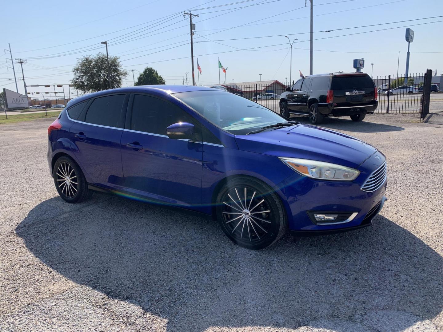 2015 Blue /Black Ford Focus Titanium Hatch (1FADP3N21FL) with an 2.0L L4 DOHC 16V engine, Automatic transmission, located at 1830 North Belt Line Road, Irving, TX, 75061, (469) 524-0199, 32.834373, -96.993584 - Photo#7