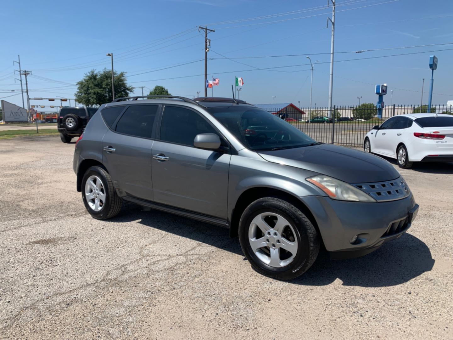 2005 Gray /Black Nissan Murano S AWD (JN8AZ08W65W) with an 3.5L V6 DOHC 24V engine, Automatic transmission, located at 1830 North Belt Line Road, Irving, TX, 75061, (469) 524-0199, 32.834373, -96.993584 - Photo#6