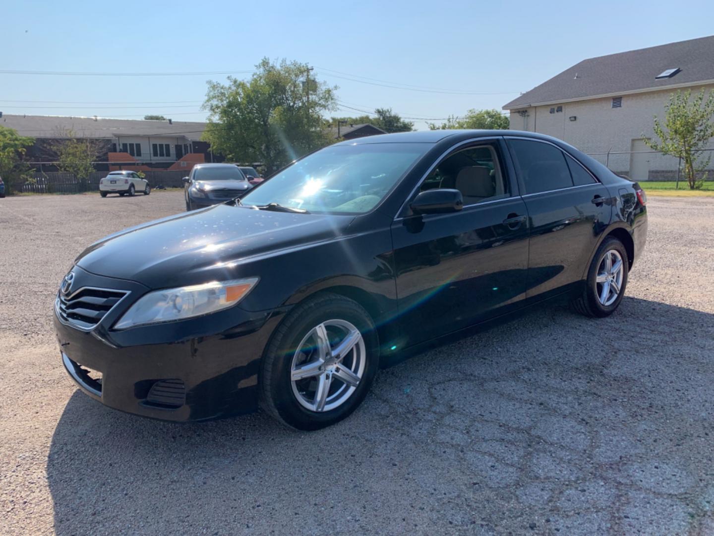 2010 /Tan Toyota Camry Camry AT (4T4BF3EK7AR) with an 2.5L L4 DOHC 16V engine, Automatic transmission, located at 1830 North Belt Line Road, Irving, TX, 75061, (469) 524-0199, 32.834373, -96.993584 - Photo#4