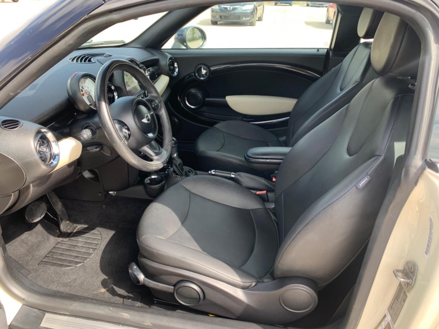 2013 /Black Mini Coupe Base (WMWSX1C50DT) with an 1.6L L4 DOHC 16V TURBO engine, Automatic transmission, located at 1830 North Belt Line Road, Irving, TX, 75061, (469) 524-0199, 32.834373, -96.993584 - Photo#9