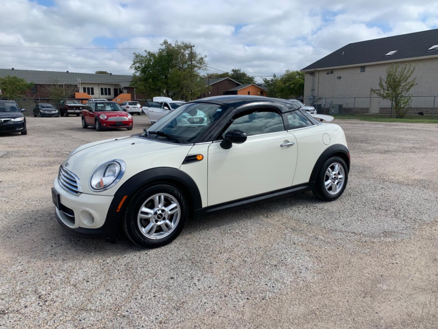 2013 /Black Mini Coupe Base (WMWSX1C50DT) with an 1.6L L4 DOHC 16V TURBO engine, Automatic transmission, located at 1830 North Belt Line Road, Irving, TX, 75061, (469) 524-0199, 32.834373, -96.993584 - Photo#5