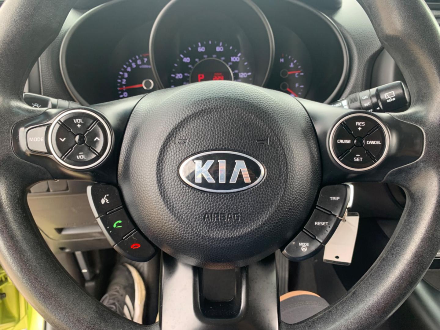 2014 Green /Black Kia Soul Base (KNDJN2A26E7) with an 4 Cylinders 2 1.6L DI DOHC 097 CID engine, AUTOMATIC transmission, located at 1830 North Belt Line Road, Irving, TX, 75061, (469) 524-0199, 32.834373, -96.993584 - Photo#14