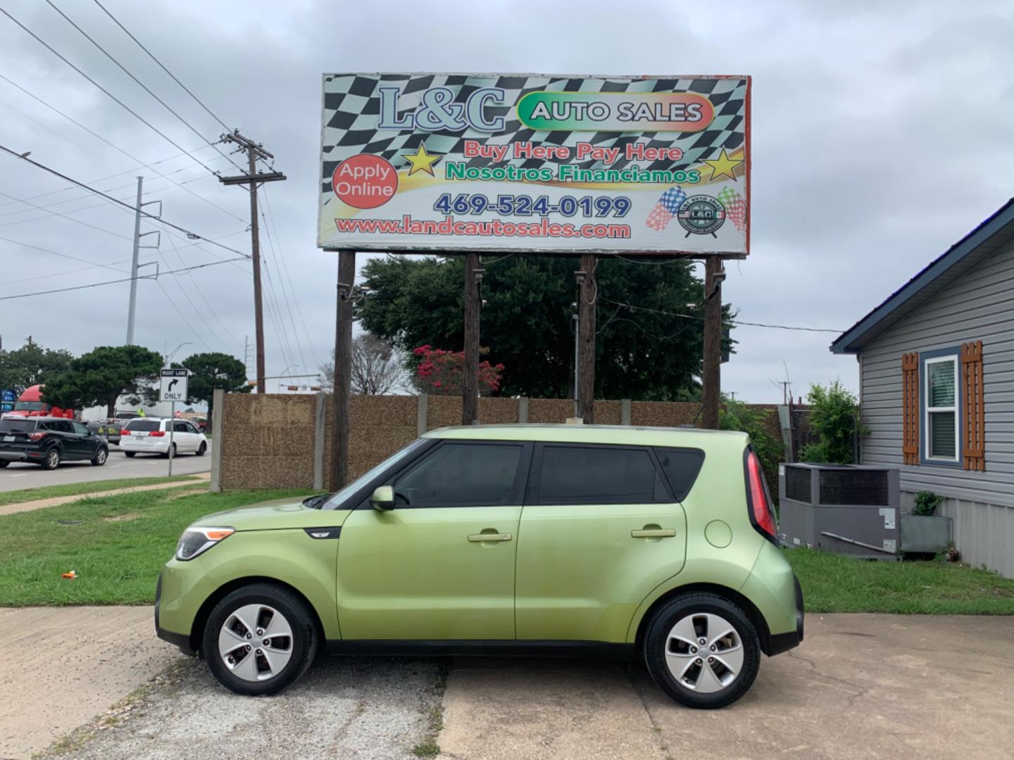 2014 Green /Black Kia Soul Base (KNDJN2A26E7) with an 4 Cylinders 2 1.6L DI DOHC 097 CID engine, AUTOMATIC transmission, located at 1830 North Belt Line Road, Irving, TX, 75061, (469) 524-0199, 32.834373, -96.993584 - Photo#0