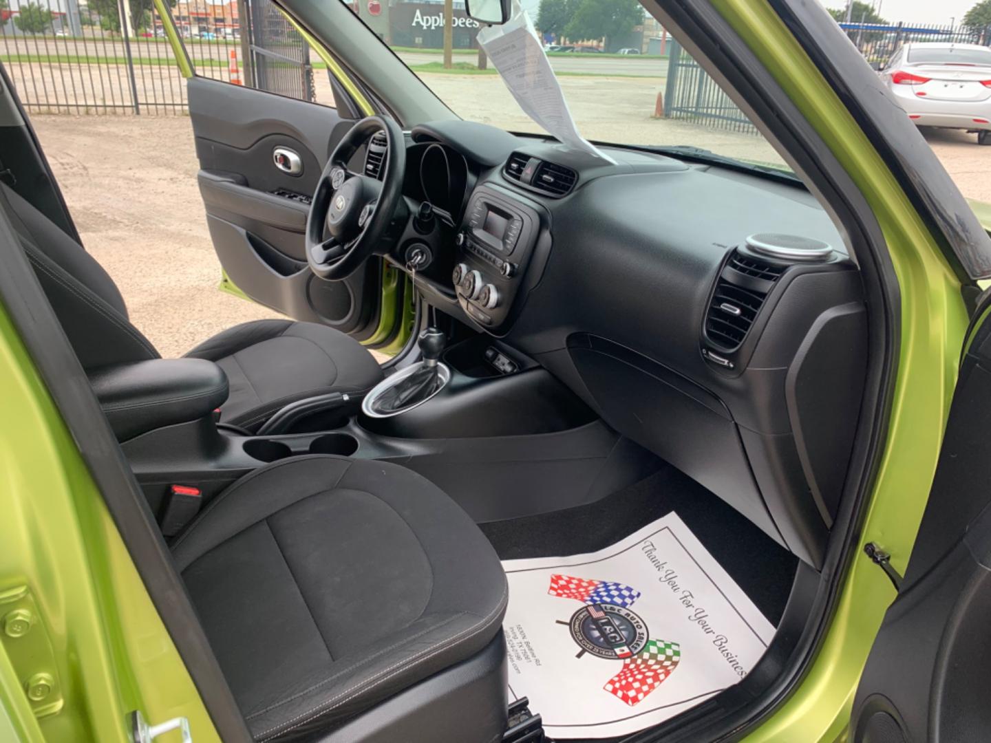 2014 Green /Black Kia Soul Base (KNDJN2A26E7) with an 4 Cylinders 2 1.6L DI DOHC 097 CID engine, AUTOMATIC transmission, located at 1830 North Belt Line Road, Irving, TX, 75061, (469) 524-0199, 32.834373, -96.993584 - Photo#11