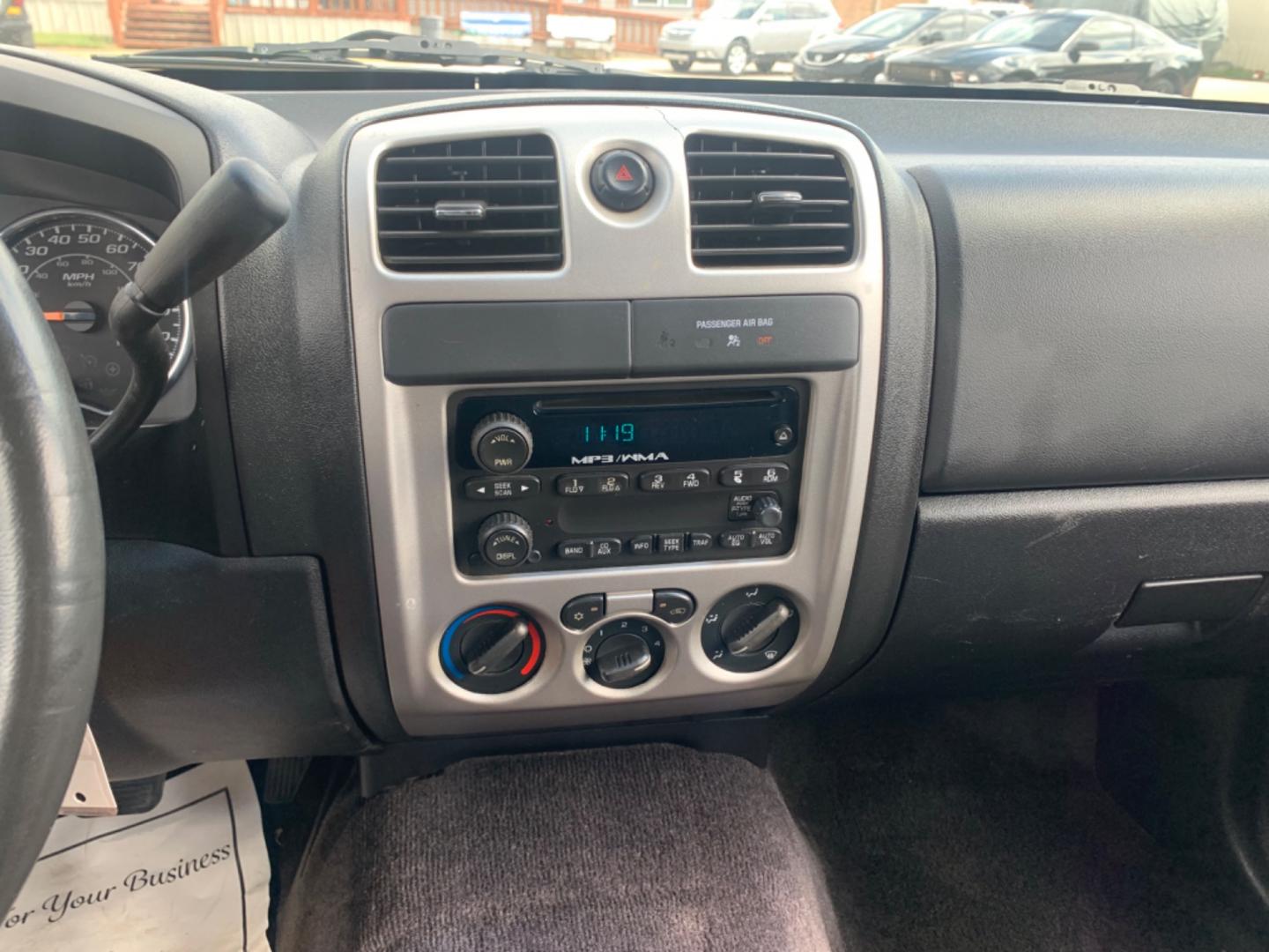 2008 White /Black Chevrolet Colorado LT1 Crew Cab 2WD (1GCCS139X88) with an 2.9L L4 DOHC 16V engine, Automatic transmission, located at 1830 North Belt Line Road, Irving, TX, 75061, (469) 524-0199, 32.834373, -96.993584 - Photo#11