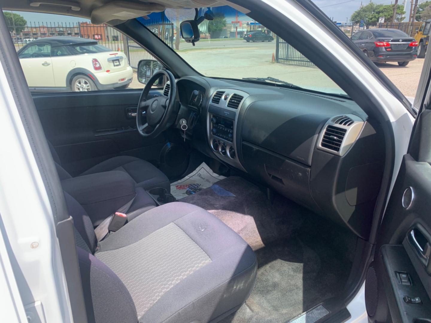 2008 White /Black Chevrolet Colorado LT1 Crew Cab 2WD (1GCCS139X88) with an 2.9L L4 DOHC 16V engine, Automatic transmission, located at 1830 North Belt Line Road, Irving, TX, 75061, (469) 524-0199, 32.834373, -96.993584 - Photo#10