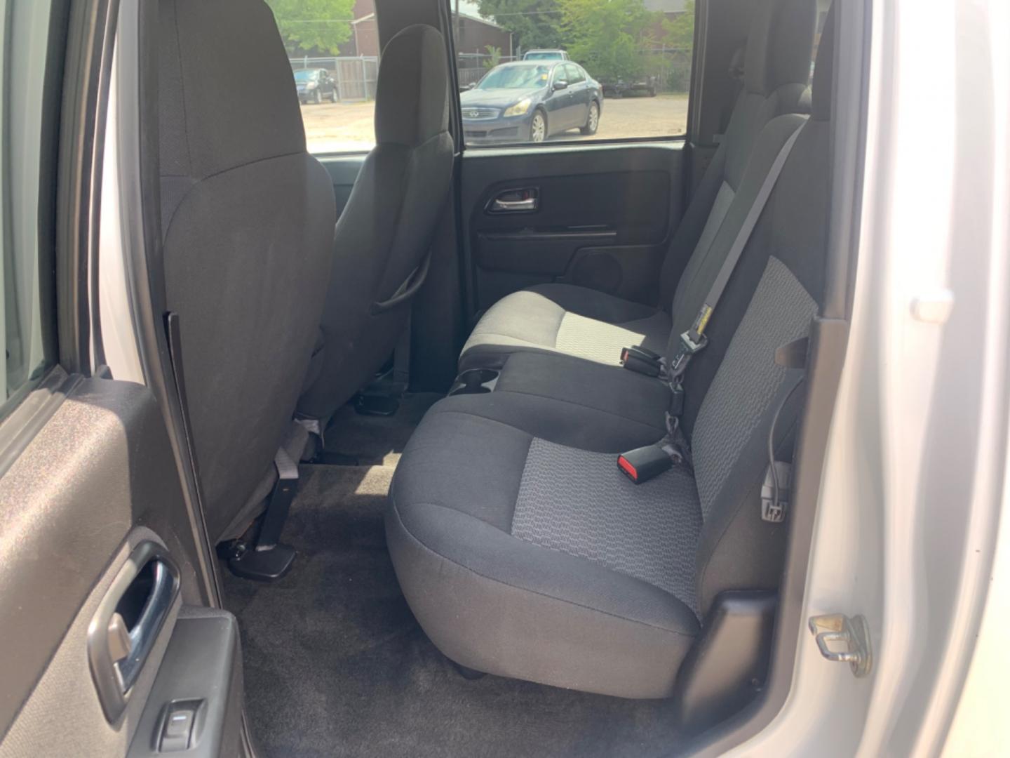 2008 White /Black Chevrolet Colorado LT1 Crew Cab 2WD (1GCCS139X88) with an 2.9L L4 DOHC 16V engine, Automatic transmission, located at 1830 North Belt Line Road, Irving, TX, 75061, (469) 524-0199, 32.834373, -96.993584 - Photo#8