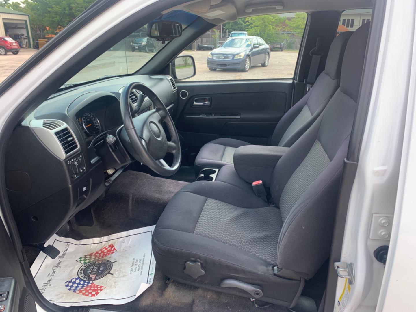 2008 White /Black Chevrolet Colorado LT1 Crew Cab 2WD (1GCCS139X88) with an 2.9L L4 DOHC 16V engine, Automatic transmission, located at 1830 North Belt Line Road, Irving, TX, 75061, (469) 524-0199, 32.834373, -96.993584 - Photo#9