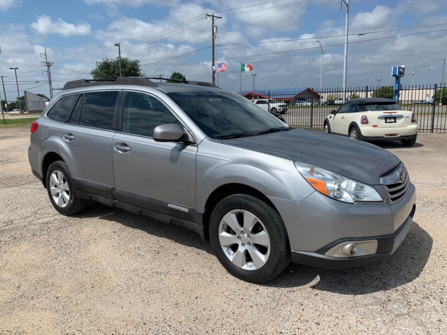 2010 SILVER /Black Subaru Outback 2.5i Limited (4S4BRCKC6A3) with an 2.5L H4 DOHC 16V engine, Automatic transmission, located at 1830 North Belt Line Road, Irving, TX, 75061, (469) 524-0199, 32.834373, -96.993584 - Photo#6