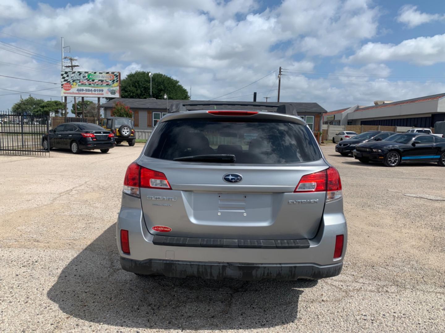 2010 SILVER /Black Subaru Outback 2.5i Limited (4S4BRCKC6A3) with an 2.5L H4 DOHC 16V engine, Automatic transmission, located at 1830 North Belt Line Road, Irving, TX, 75061, (469) 524-0199, 32.834373, -96.993584 - Photo#4