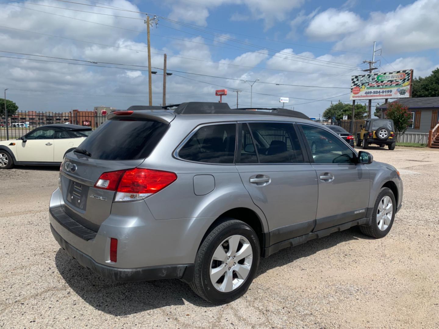 2010 SILVER /Black Subaru Outback 2.5i Limited (4S4BRCKC6A3) with an 2.5L H4 DOHC 16V engine, Automatic transmission, located at 1830 North Belt Line Road, Irving, TX, 75061, (469) 524-0199, 32.834373, -96.993584 - Photo#3