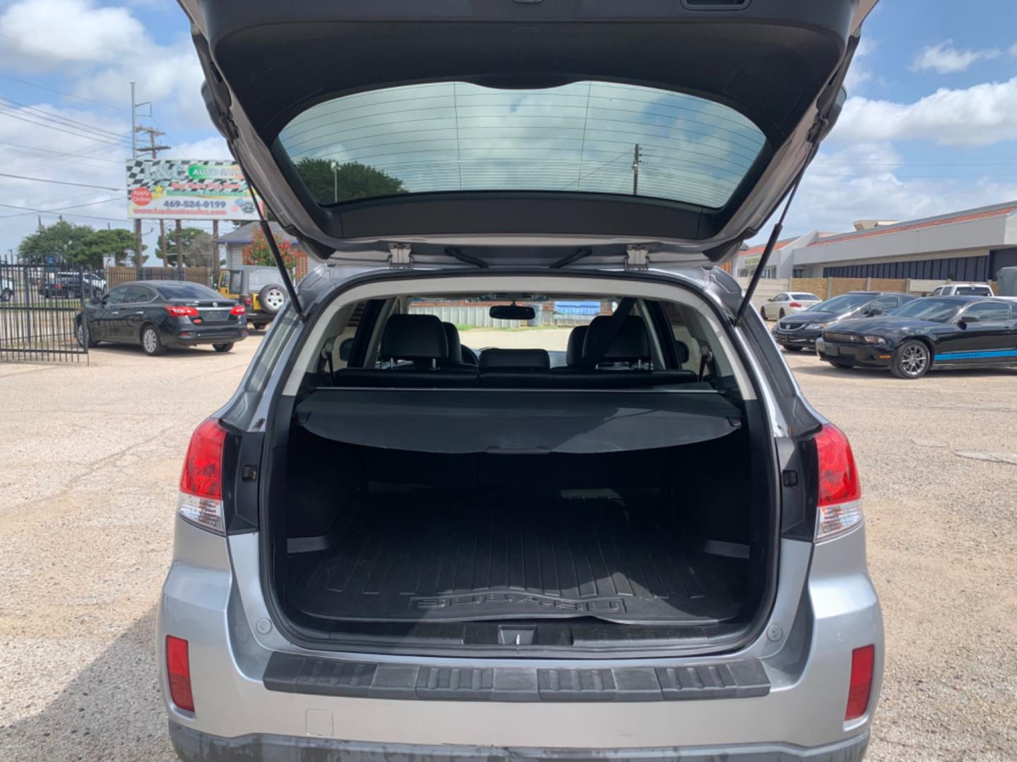 2010 SILVER /Black Subaru Outback 2.5i Limited (4S4BRCKC6A3) with an 2.5L H4 DOHC 16V engine, Automatic transmission, located at 1830 North Belt Line Road, Irving, TX, 75061, (469) 524-0199, 32.834373, -96.993584 - Photo#7