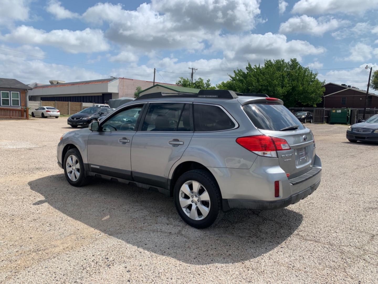 2010 SILVER /Black Subaru Outback 2.5i Limited (4S4BRCKC6A3) with an 2.5L H4 DOHC 16V engine, Automatic transmission, located at 1830 North Belt Line Road, Irving, TX, 75061, (469) 524-0199, 32.834373, -96.993584 - Photo#5