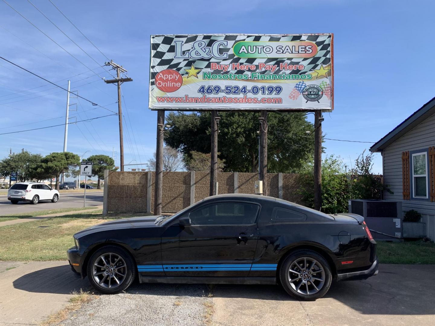 2011 /Black Ford Mustang V6 Coupe (1ZVBP8AM2B5) with an 3.7L V6 DOHC 24V engine, AUTOMATIC transmission, located at 1830 North Belt Line Road, Irving, TX, 75061, (469) 524-0199, 32.834373, -96.993584 - Photo#0