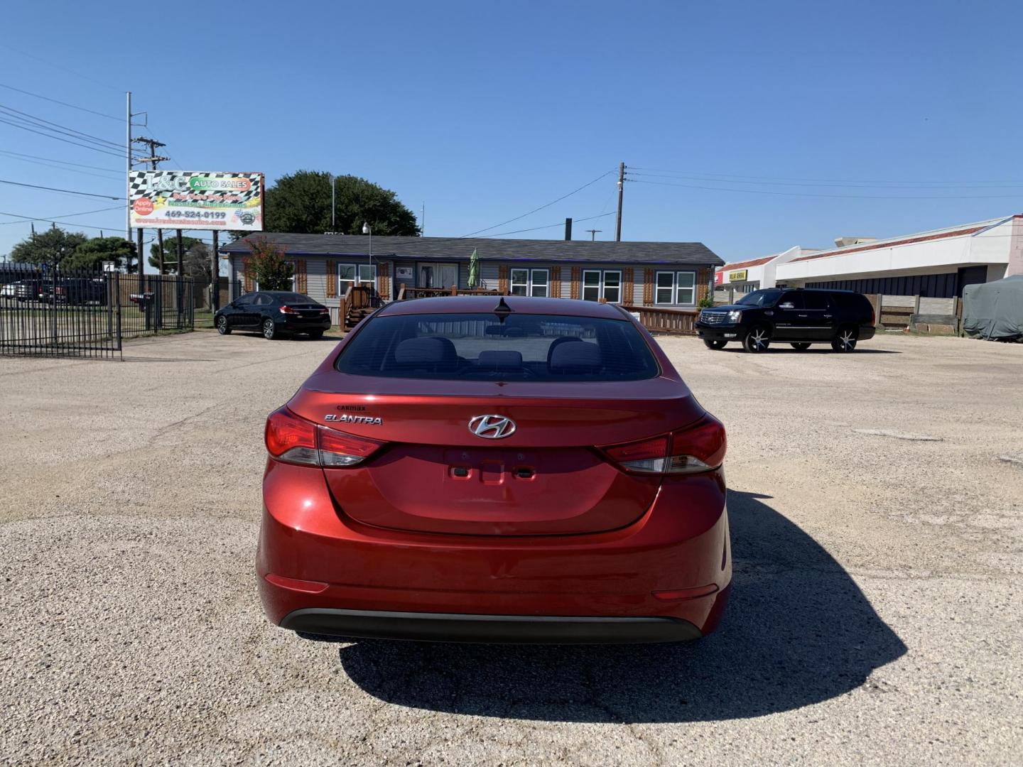 2016 Maroon /gray Hyundai Elantra Limited (5NPDH4AE2GH) with an 1.8L L4 DOHC 16V engine, Automatic transmission, located at 1830 North Belt Line Road, Irving, TX, 75061, (469) 524-0199, 32.834373, -96.993584 - Photo#4