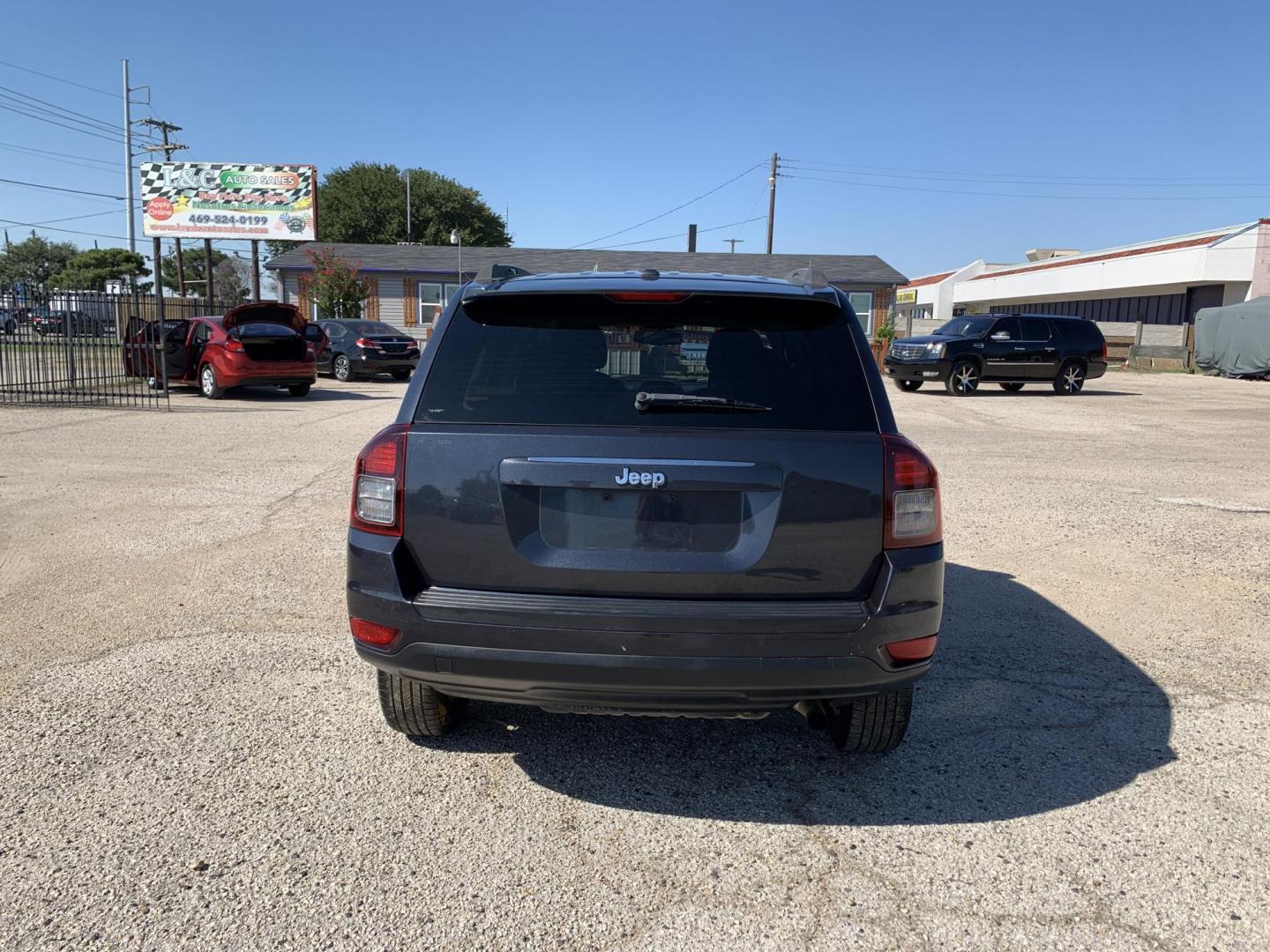 2016 Gray /Black Jeep Compass Sport FWD (1C4NJCBAXGD) with an 2.0L L4 DOHC 16V engine, AUTOMATIC transmission, located at 1830 North Belt Line Road, Irving, TX, 75061, (469) 524-0199, 32.834373, -96.993584 - Photo#4