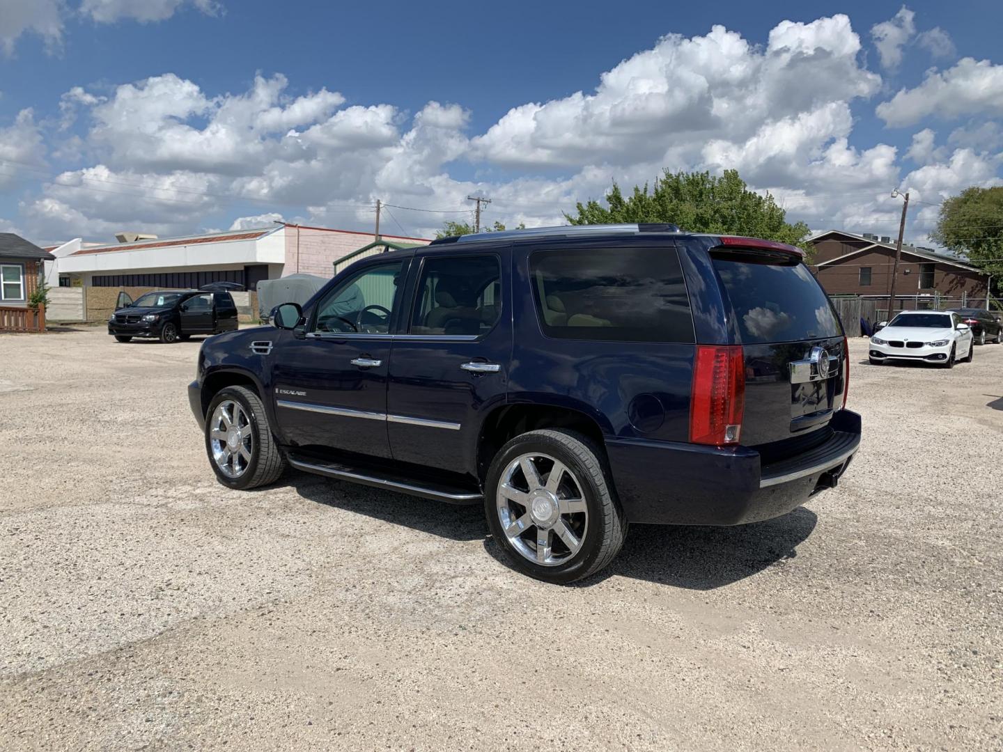 2007 blue /Tan Cadillac Escalade 2WD (1GYEC63877R) with an 6.2L V8 OHV 16V engine, AUTOMATIC transmission, located at 1830 North Belt Line Road, Irving, TX, 75061, (469) 524-0199, 32.834373, -96.993584 - Photo#4