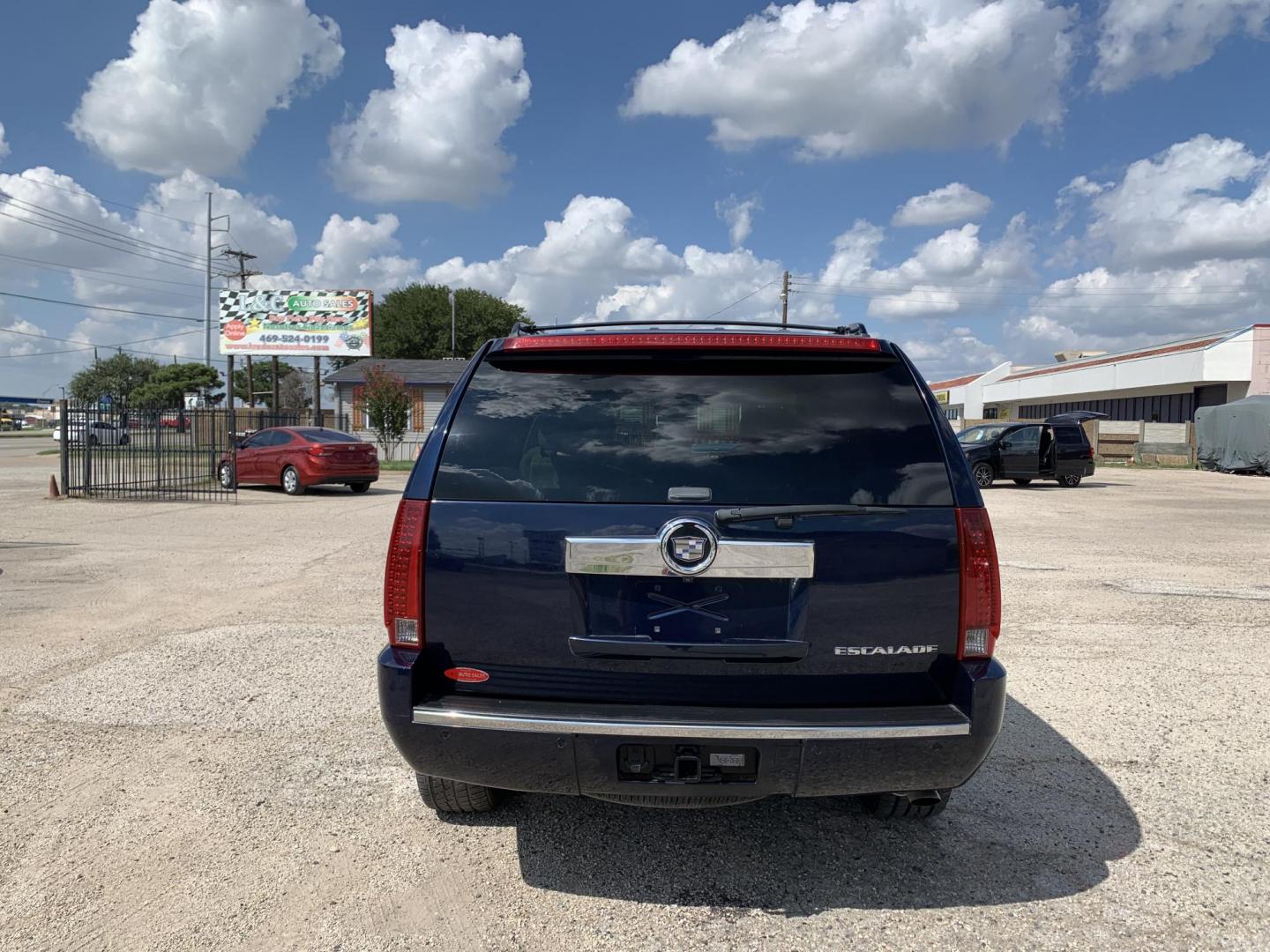 2007 blue /Tan Cadillac Escalade 2WD (1GYEC63877R) with an 6.2L V8 OHV 16V engine, AUTOMATIC transmission, located at 1830 North Belt Line Road, Irving, TX, 75061, (469) 524-0199, 32.834373, -96.993584 - Photo#5