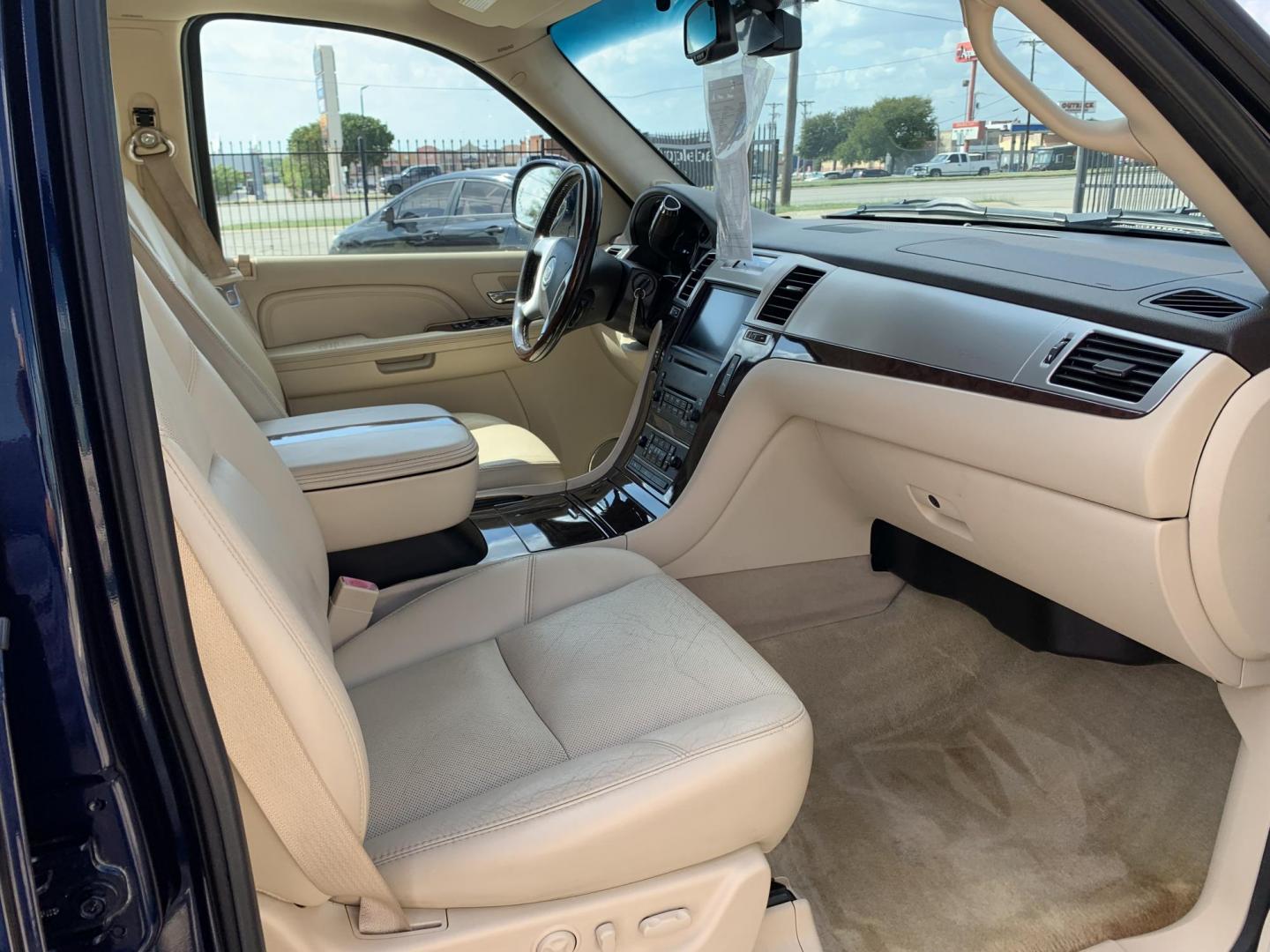 2007 blue /Tan Cadillac Escalade 2WD (1GYEC63877R) with an 6.2L V8 OHV 16V engine, AUTOMATIC transmission, located at 1830 North Belt Line Road, Irving, TX, 75061, (469) 524-0199, 32.834373, -96.993584 - Photo#10