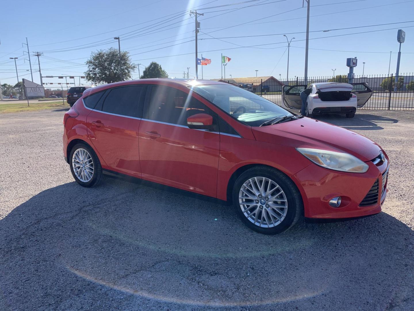 2012 Red /Black Ford Focus SEL (1FAHP3M23CL) with an 2.0L L4 DOHC 16V engine, Automatic transmission, located at 1830 North Belt Line Road, Irving, TX, 75061, (469) 524-0199, 32.834373, -96.993584 - Photo#6