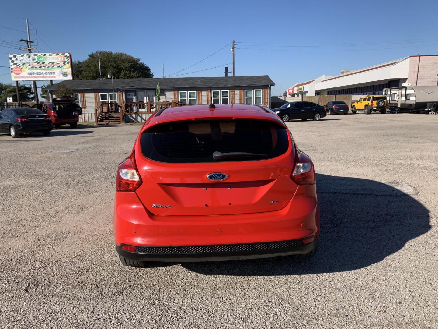 2012 Red /Black Ford Focus SEL (1FAHP3M23CL) with an 2.0L L4 DOHC 16V engine, Automatic transmission, located at 1830 North Belt Line Road, Irving, TX, 75061, (469) 524-0199, 32.834373, -96.993584 - Photo#4