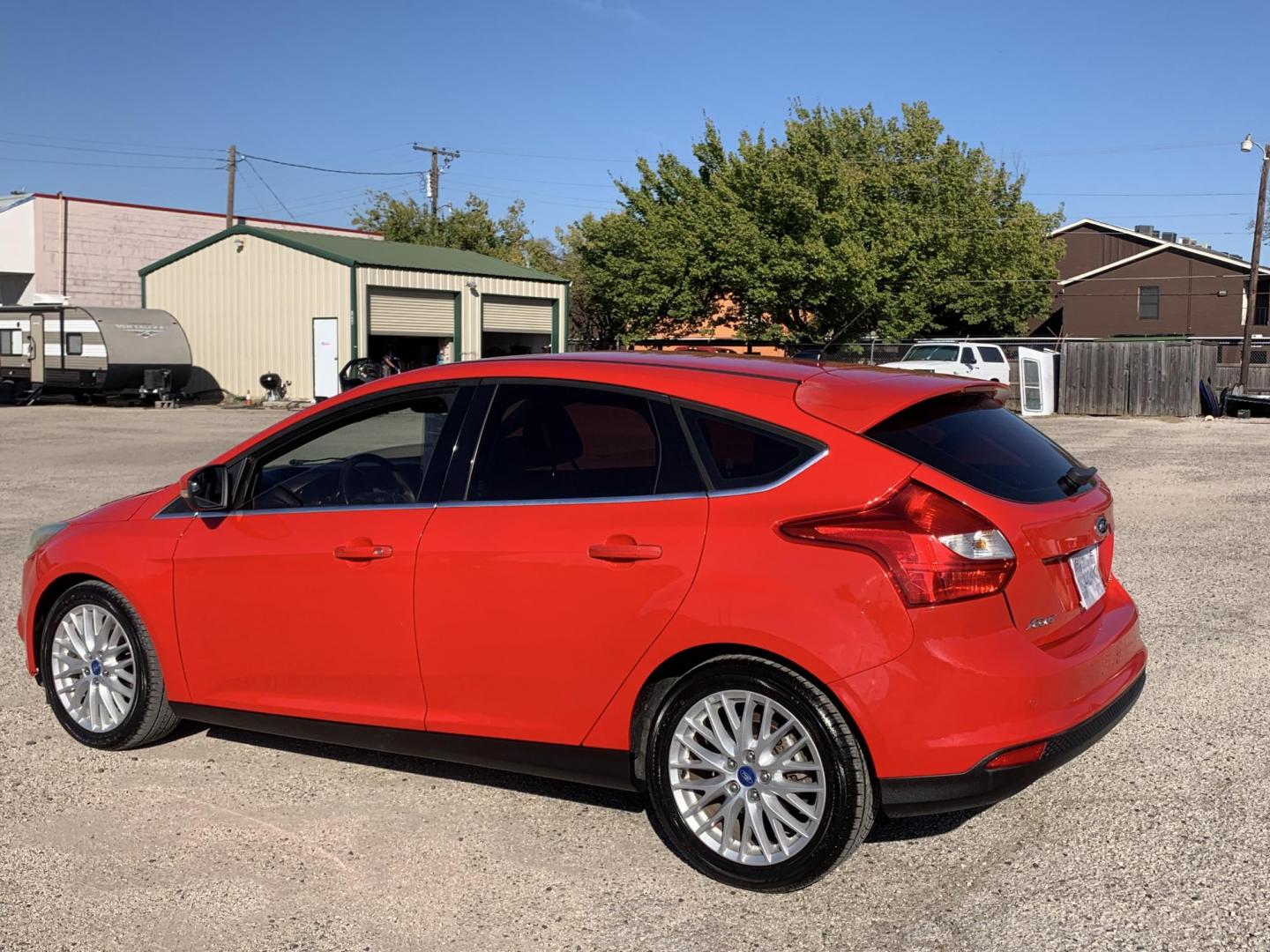 2012 Red /Black Ford Focus SEL (1FAHP3M23CL) with an 2.0L L4 DOHC 16V engine, Automatic transmission, located at 1830 North Belt Line Road, Irving, TX, 75061, (469) 524-0199, 32.834373, -96.993584 - Photo#3