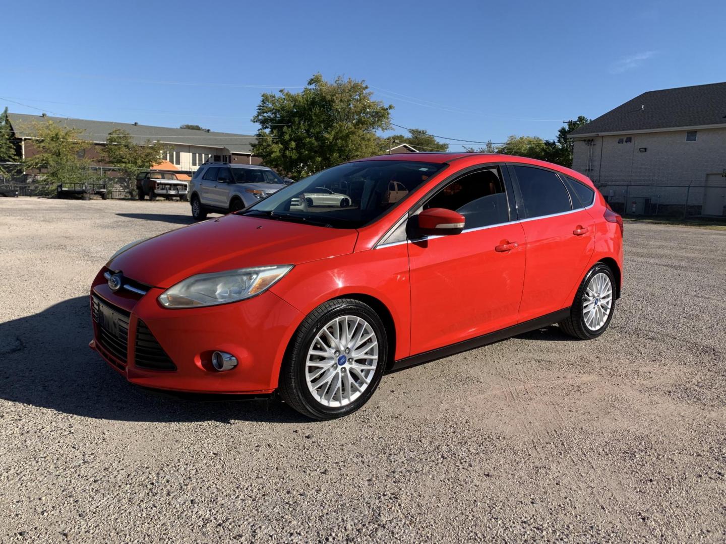 2012 Red /Black Ford Focus SEL (1FAHP3M23CL) with an 2.0L L4 DOHC 16V engine, Automatic transmission, located at 1830 North Belt Line Road, Irving, TX, 75061, (469) 524-0199, 32.834373, -96.993584 - Photo#2