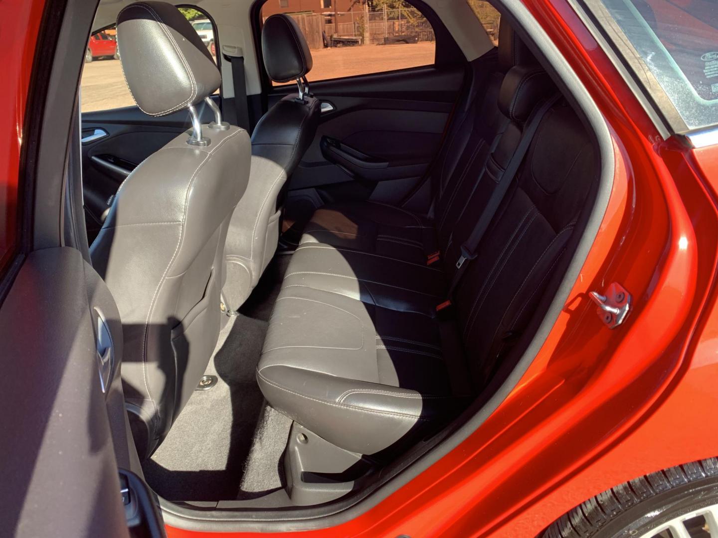 2012 Red /Black Ford Focus SEL (1FAHP3M23CL) with an 2.0L L4 DOHC 16V engine, Automatic transmission, located at 1830 North Belt Line Road, Irving, TX, 75061, (469) 524-0199, 32.834373, -96.993584 - Photo#8