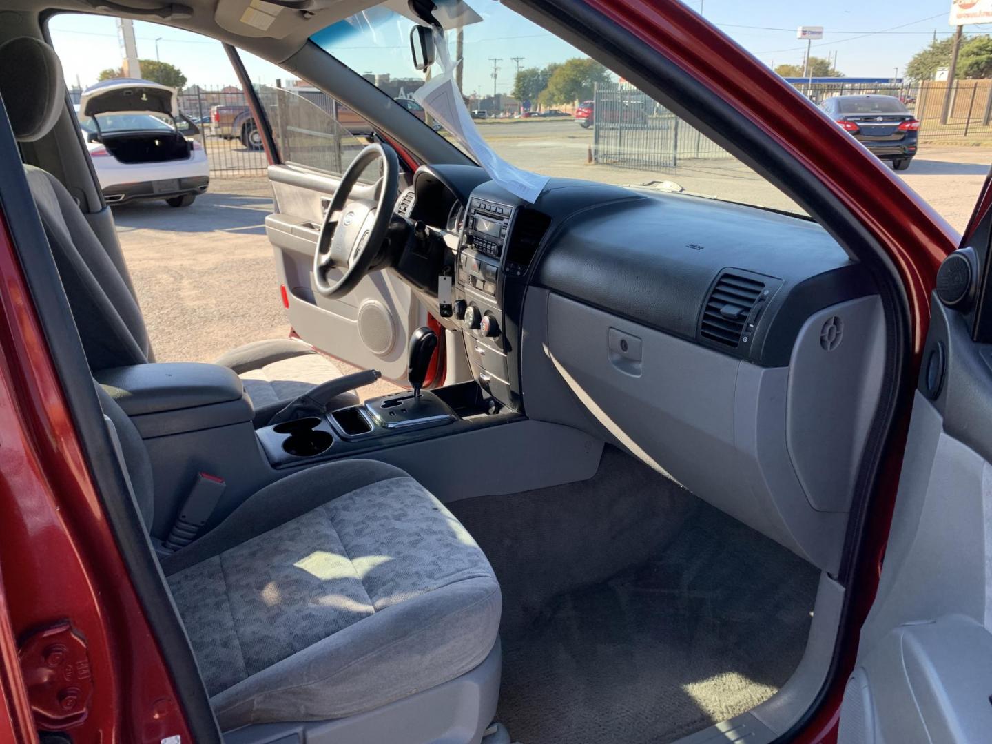 2008 Maroon /gray Kia Sorento Base (KNDJD735785) with an 3.3L V6 DOHC 24V engine, AUTOMATIC transmission, located at 1830 North Belt Line Road, Irving, TX, 75061, (469) 524-0199, 32.834373, -96.993584 - Photo#11