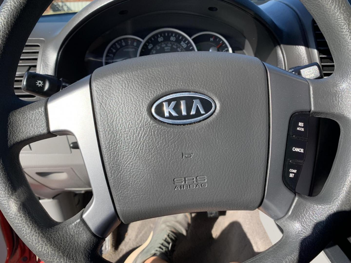 2008 Maroon /gray Kia Sorento Base (KNDJD735785) with an 3.3L V6 DOHC 24V engine, AUTOMATIC transmission, located at 1830 North Belt Line Road, Irving, TX, 75061, (469) 524-0199, 32.834373, -96.993584 - Photo#14