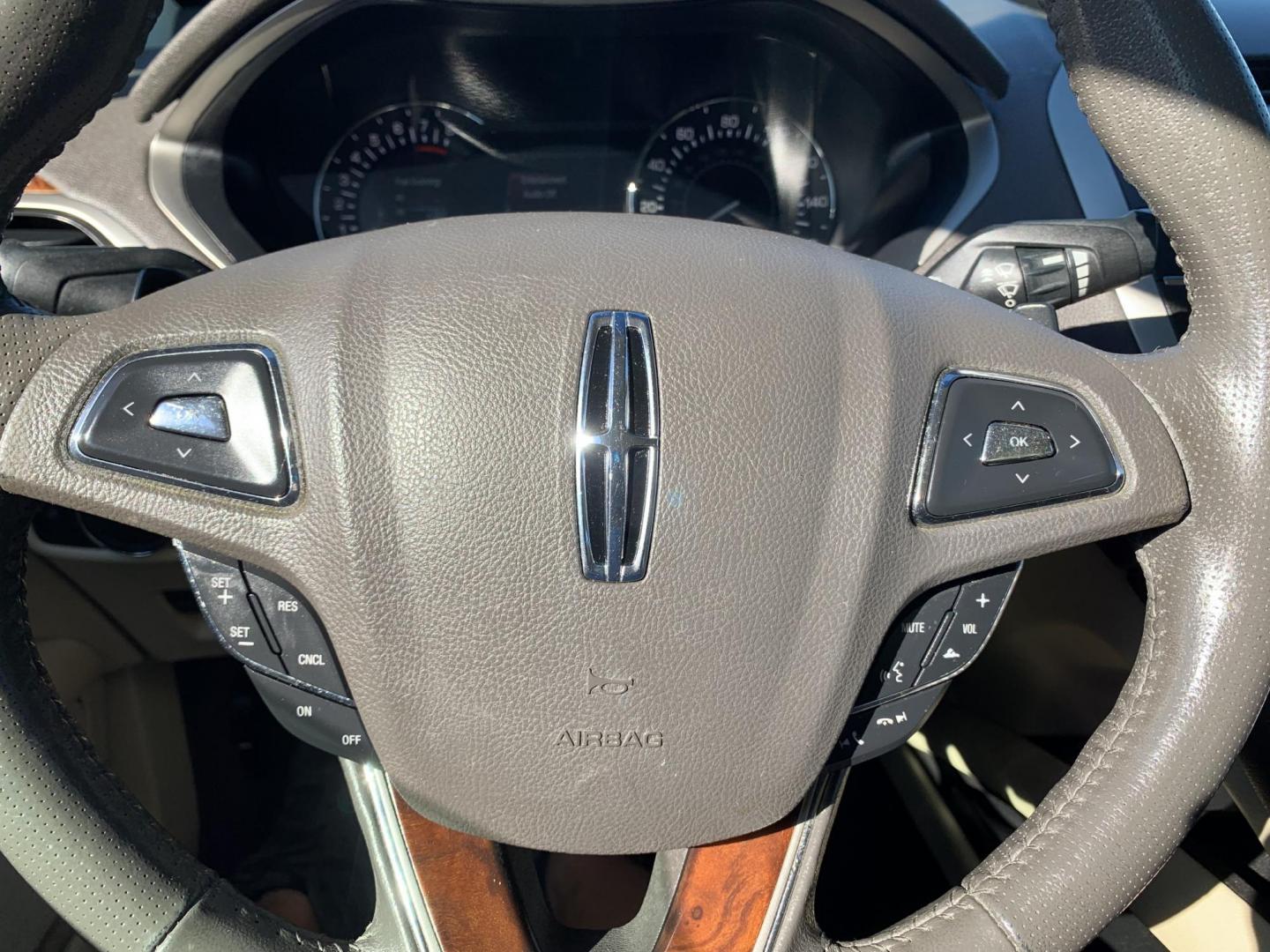 2014 White /Tan Lincoln MKZ FWD (3LN6L2G98ER) with an 2.0L L4 DOHC 16V engine, AUTOMATIC transmission, located at 1830 North Belt Line Road, Irving, TX, 75061, (469) 524-0199, 32.834373, -96.993584 - Photo#16