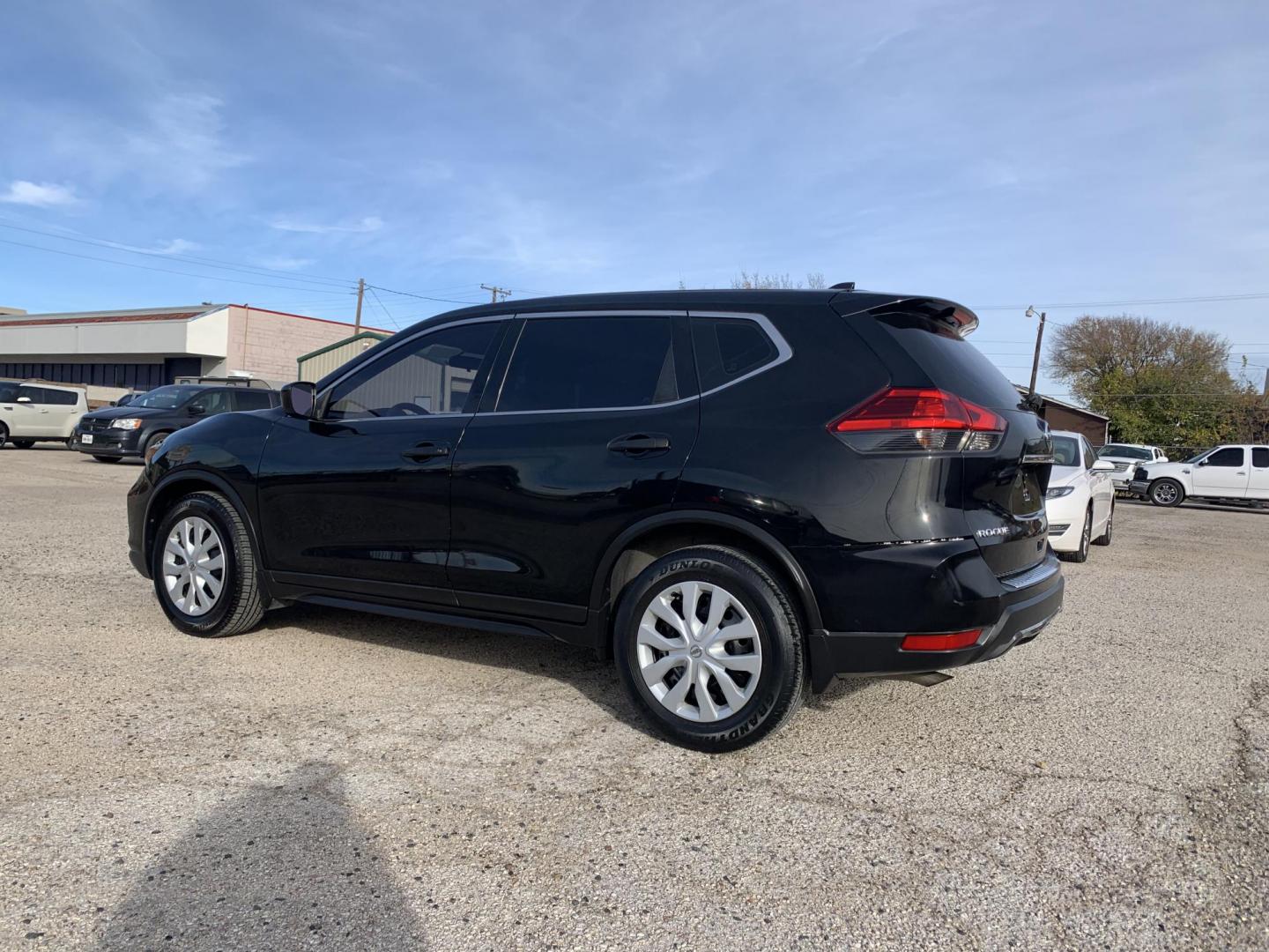 2017 Black /Black Nissan Rogue SV 2WD (5N1AT2MT0HC) with an 2.5L L4 DOHC 16V engine, AUTOMATIC transmission, located at 1830 North Belt Line Road, Irving, TX, 75061, (469) 524-0199, 32.834373, -96.993584 - Photo#3