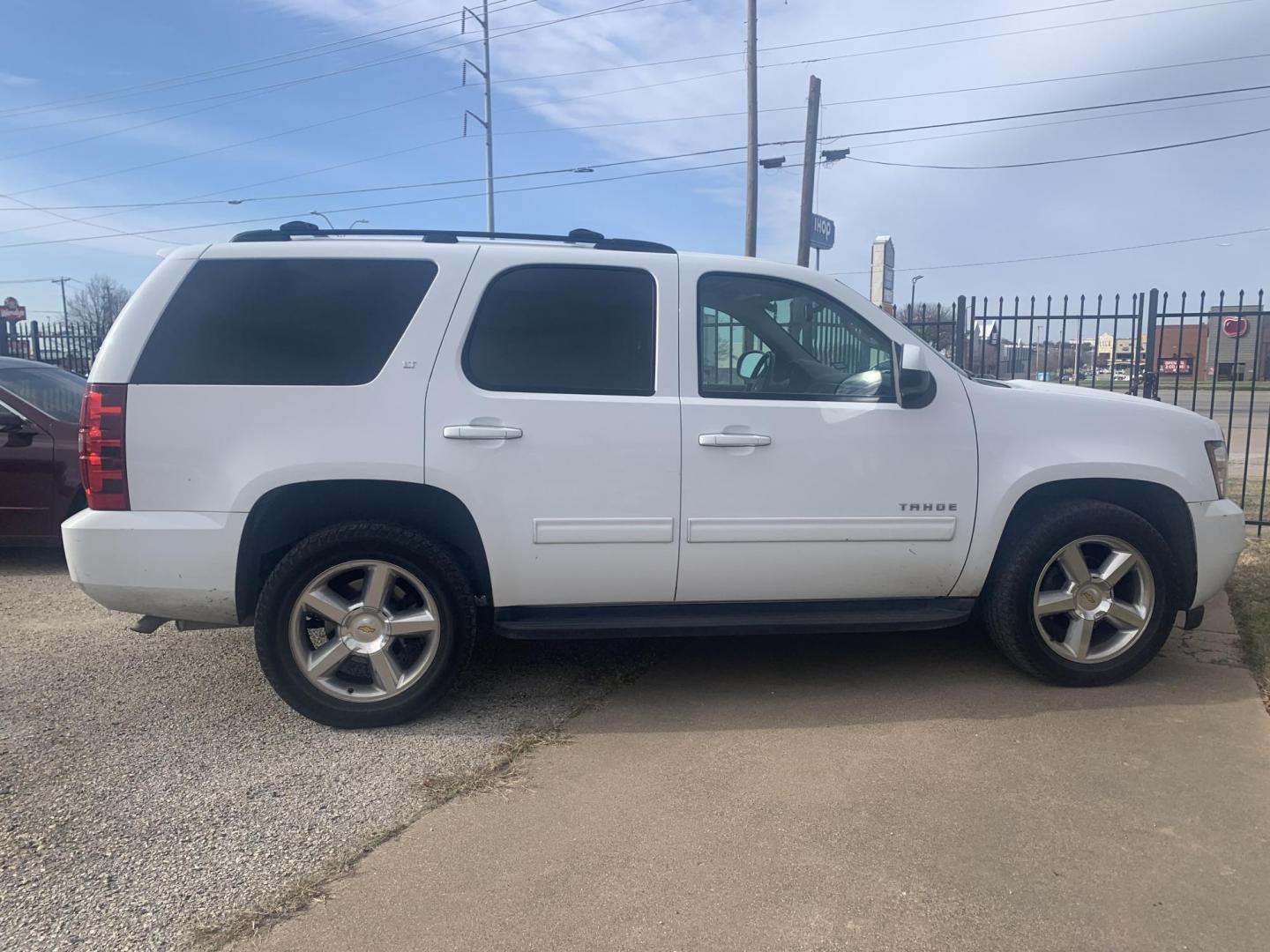 2012 White /Tan Chevrolet Tahoe LT 2WD (1GNSCBE09CR) with an 5.3L V8 OHV 16V FFV engine, AUTOMATIC transmission, located at 1830 North Belt Line Road, Irving, TX, 75061, (469) 524-0199, 32.834373, -96.993584 - Photo#0