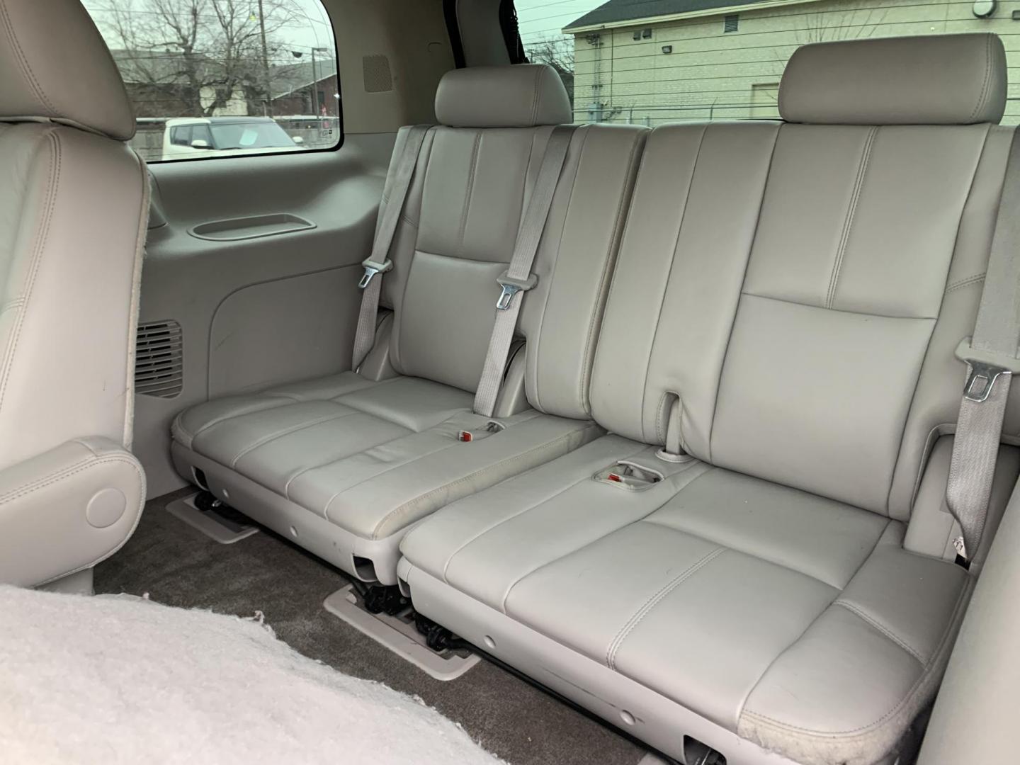 2012 White /Tan Chevrolet Tahoe LT 2WD (1GNSCBE09CR) with an 5.3L V8 OHV 16V FFV engine, AUTOMATIC transmission, located at 1830 North Belt Line Road, Irving, TX, 75061, (469) 524-0199, 32.834373, -96.993584 - Photo#15