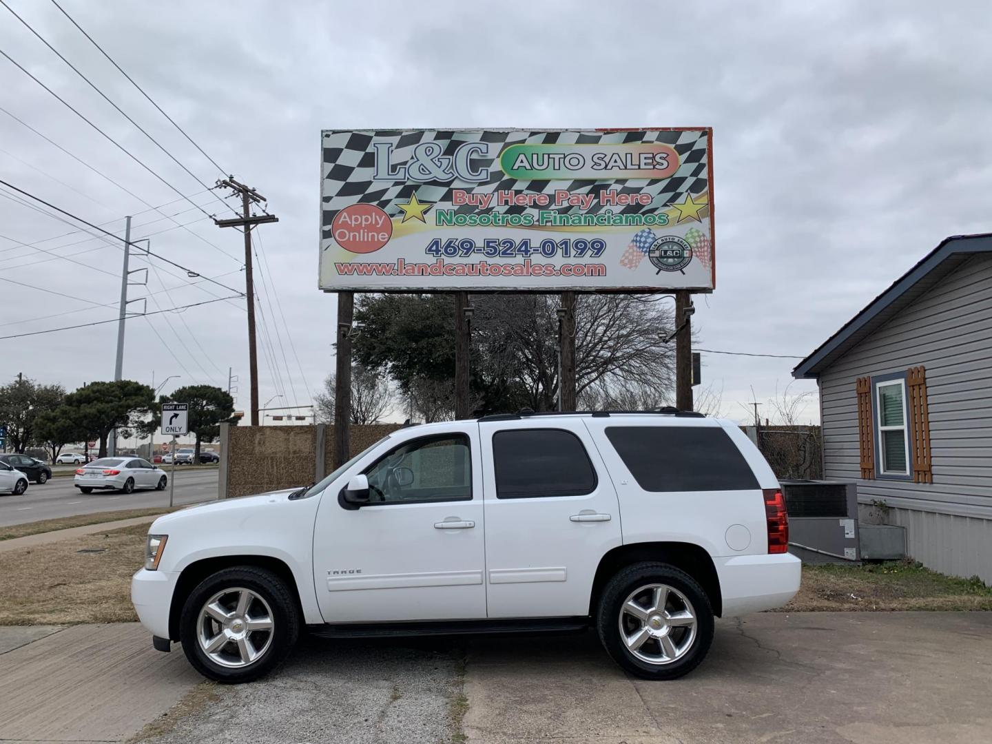 2012 White /Tan Chevrolet Tahoe LT 2WD (1GNSCBE09CR) with an 5.3L V8 OHV 16V FFV engine, AUTOMATIC transmission, located at 1830 North Belt Line Road, Irving, TX, 75061, (469) 524-0199, 32.834373, -96.993584 - Photo#2