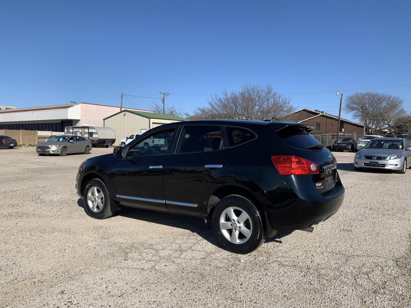 2013 Black /gray Nissan Rogue S 2WD (JN8AS5MT6DW) with an 2.5L L4 DOHC 16V engine, AUTOMATIC transmission, located at 1830 North Belt Line Road, Irving, TX, 75061, (469) 524-0199, 32.834373, -96.993584 - Photo#3